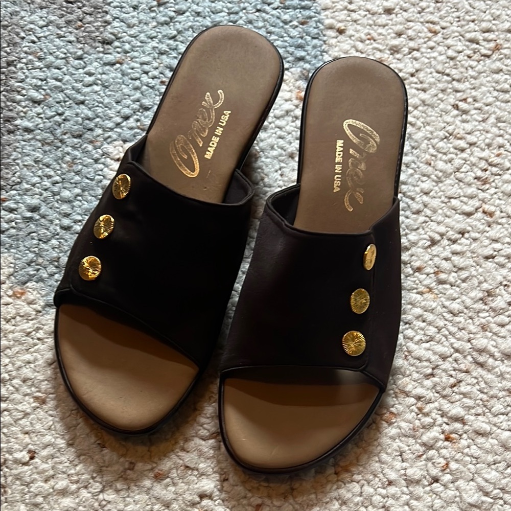 Onex Brown Slide Sandals with Gold Accents 9